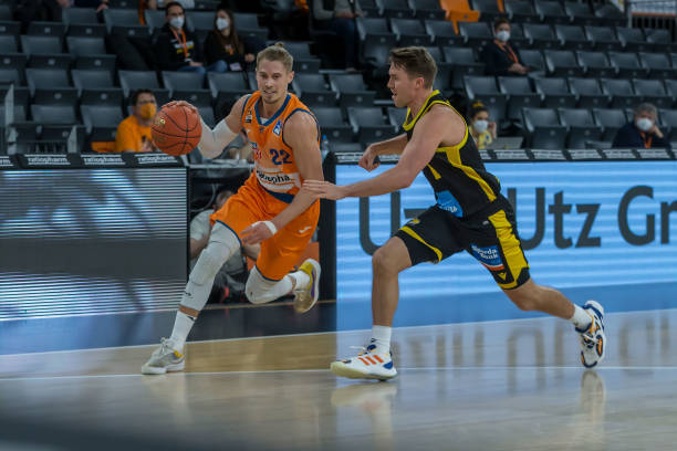 是一个民族 是一个民族