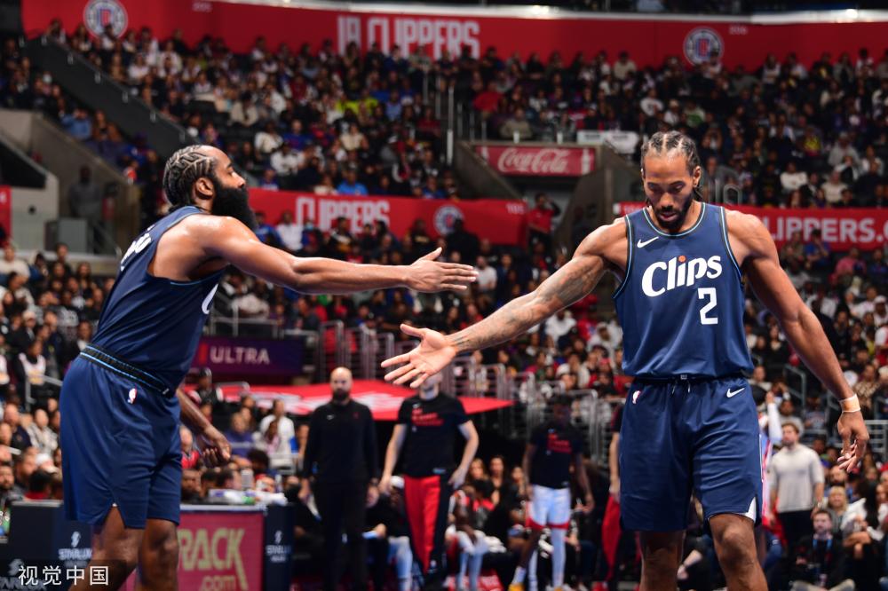 的年轻中场 的年轻中场